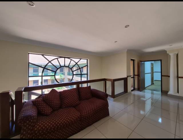 549M² OFFICE TO LET IN SUNNINGHILL